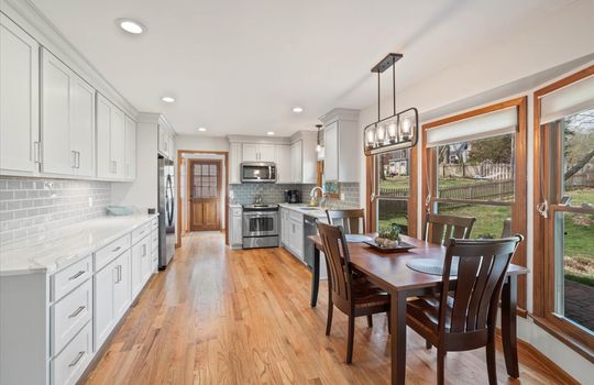 08-7610 Gillette St-8