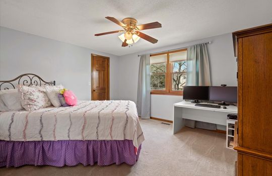 19-7610 Gillette St-19
