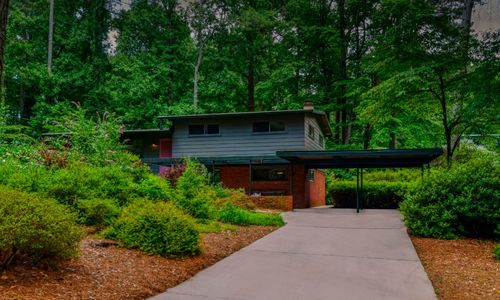 A Mid-Century Modern in The Garden of Eden