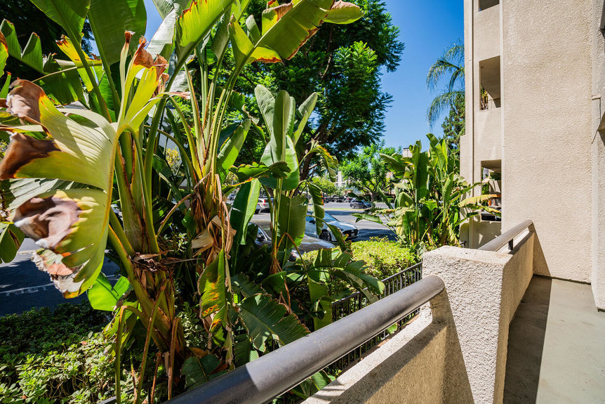21500 Burbank Blvd 107 Los-large-018-017-DSC1043-1500&#215;1000-72dpi