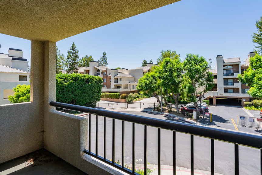 21520 Burbank Blvd 209 Los-large-007-010-DSC5877-1500&#215;1000-72dpi