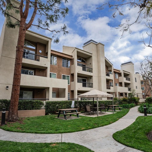 The Ultimate Guide to Finding Your Dream Condo in Woodland Hills, CA (2025 Market Update)