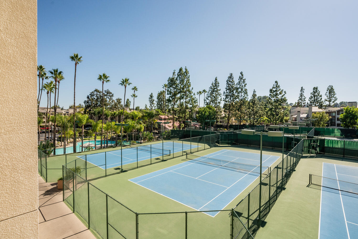 5565 Canoga Ave 309 Tennis Court