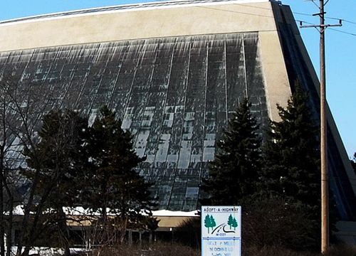 The image shows Temple Beth El in Bloomfield Hills, Michigan