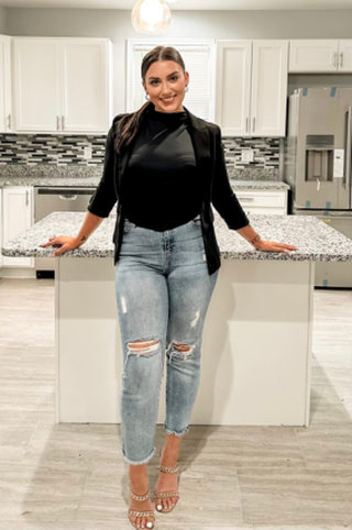 Ellise Hall Headshot