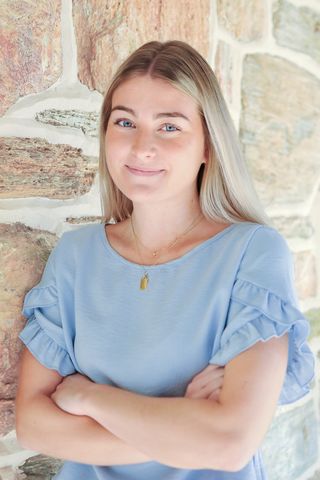 Head Shot Jessica Powell Cropped (1)