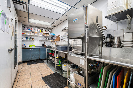 023_704_fourteenth_street_west-18_66