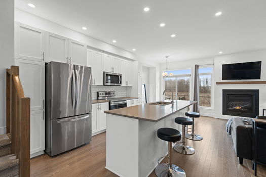 11-web-or-mls-653 Putney Crescent-21