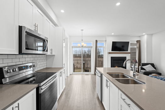 14-web-or-mls-653 Putney Crescent-23