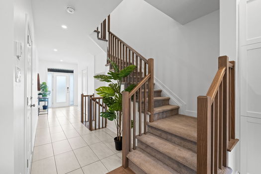 22-web-or-mls-653 Putney Crescent-32