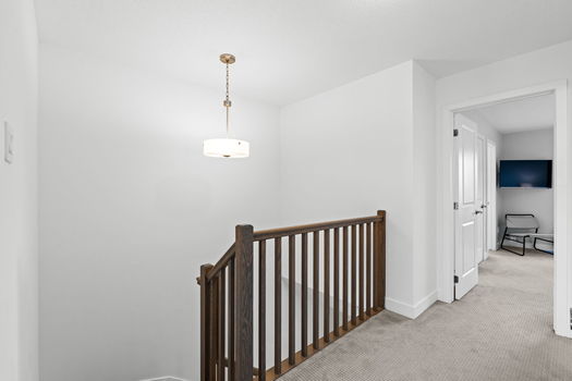 23-web-or-mls-653 Putney Crescent-36