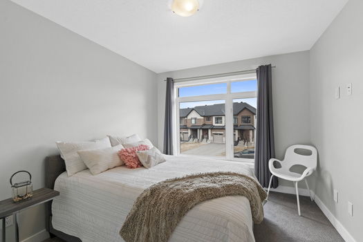 33-web-or-mls-653 Putney Crescent-40