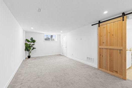 37-web-or-mls-653 Putney Crescent-33