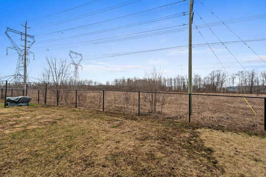 41-web-or-mls-653 Putney Crescent-12