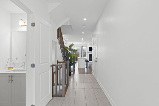 8-web-or-mls-653 Putney Crescent-18