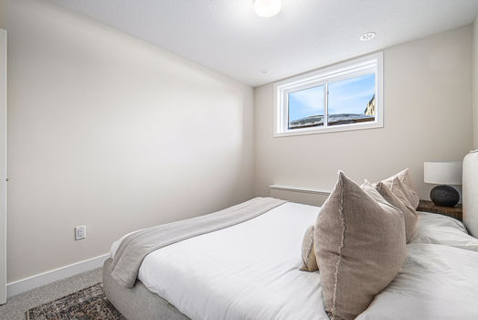 023_941_mishi_priva20_588