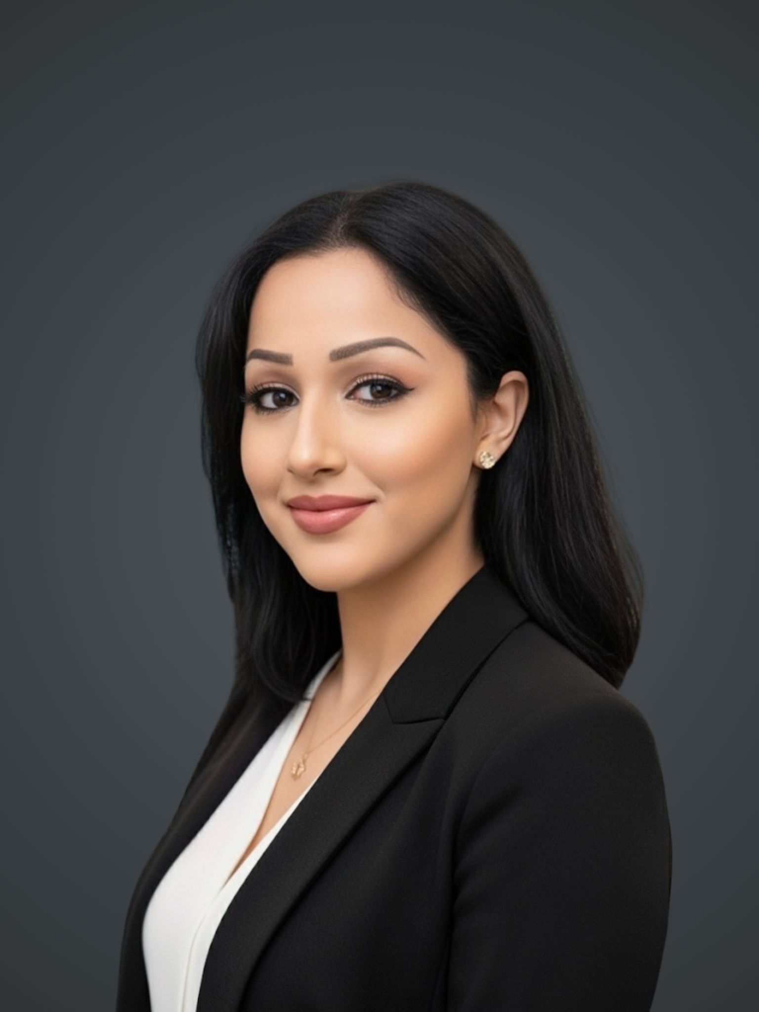 Aveen Headshot 1 (1)