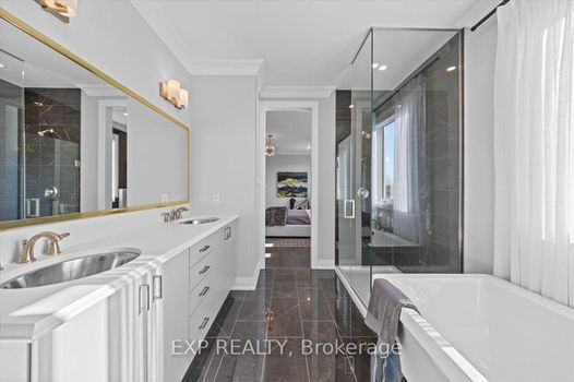 Photo 12 - Ensuite bath