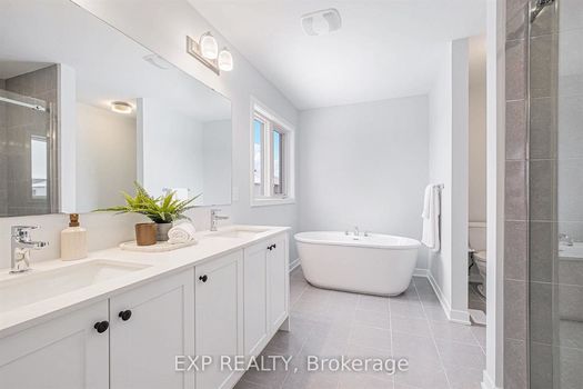 Photo 20 - ensuite bthrm tub