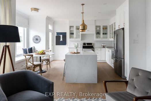 Photo 5 - Kitchen eating area