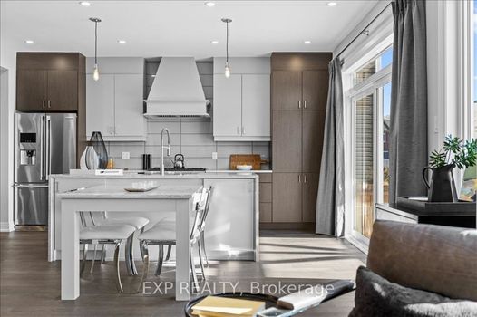 Photo 6 - Kitchen island