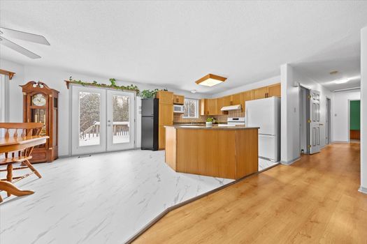 Photo 4 - 09-016A0338