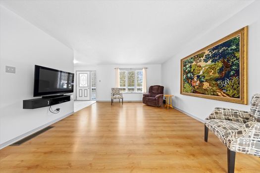 Photo 5 - 05-016A0326