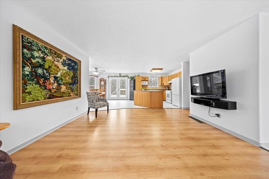 Photo 7 - 07-016A0332