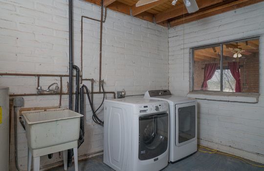 guest-house-laundry-storage