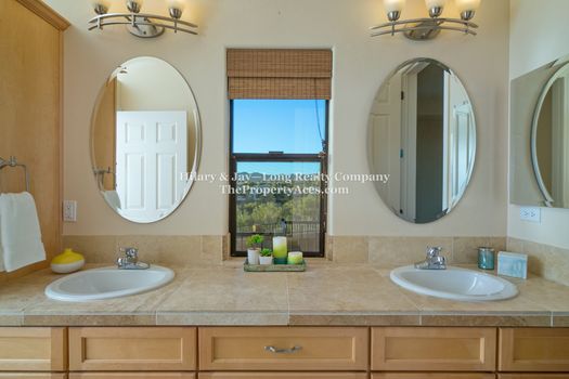 Jack &amp; Jill Full Bath Shot 1