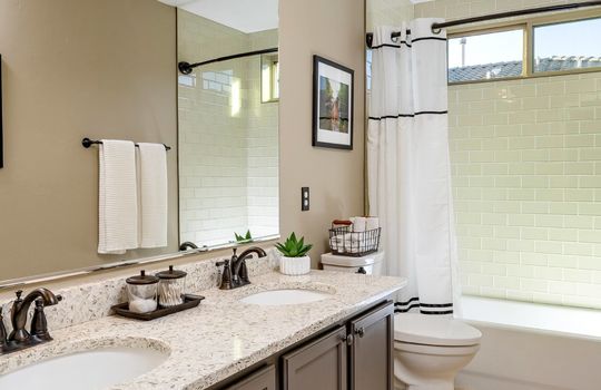 Upper Level Full Guest Bath