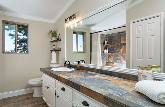 Full Hall Bath