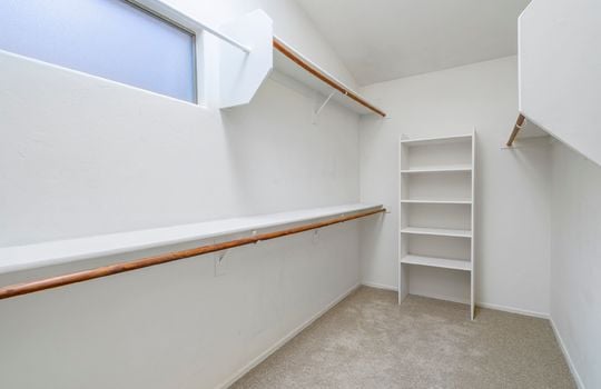 Walk-in Closet
