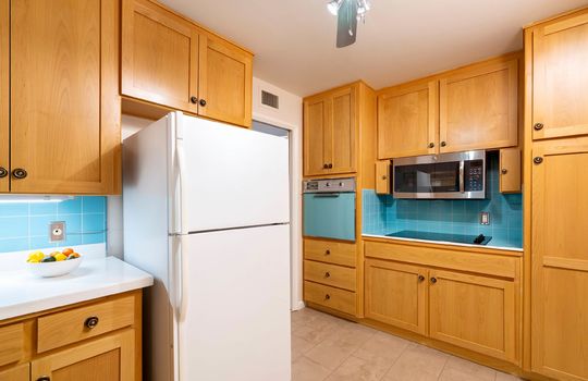 Modern Cooktop and Microwave Paired With Adorable Vintage Oven