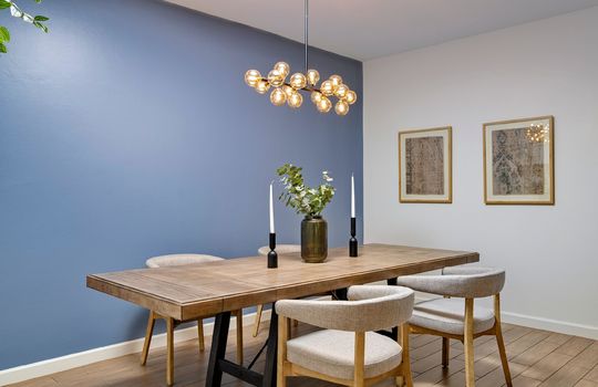 Dramatic Dining Space With Linear Sputnik Lighting