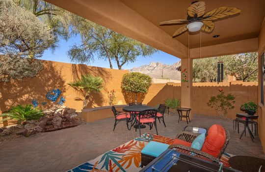 Delightfully private, very-low care outdoor space with Catalina Views