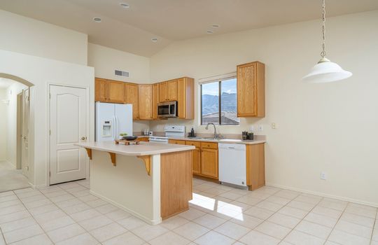 Mountain Views and Island With Breakfast Bar