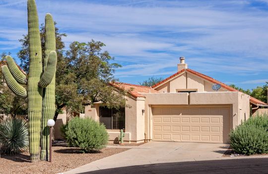 Neighborhood Adjacent To The Oro Valley Country Club
