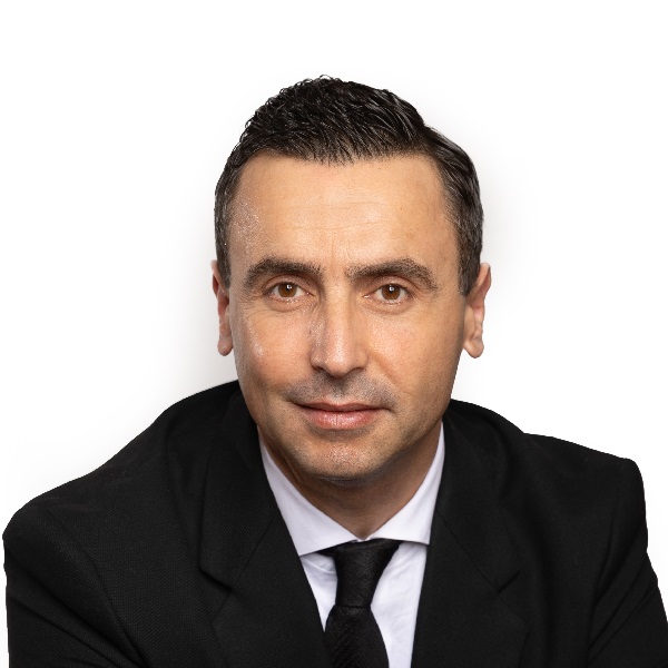 Idi Dragovoja Headshot