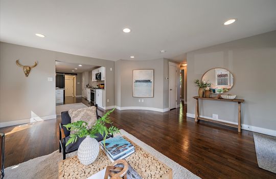 07-Living Area