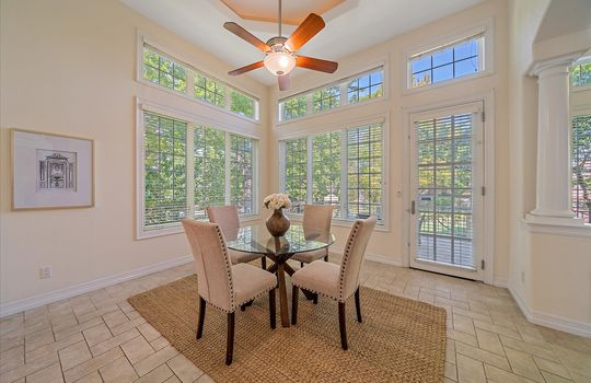 15-Breakfast Nook