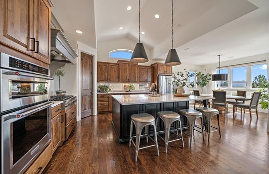 010-Stunning Chef's Kitchen