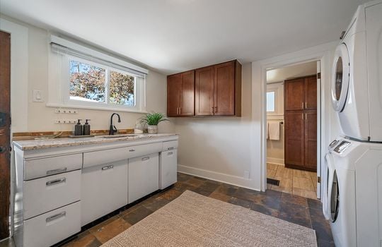 20-Main Home Laundry Area_Mud Room