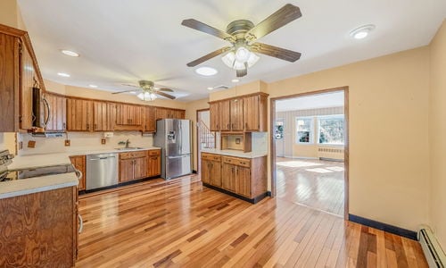Why Decluttering Your Home Makes Moving Easier!