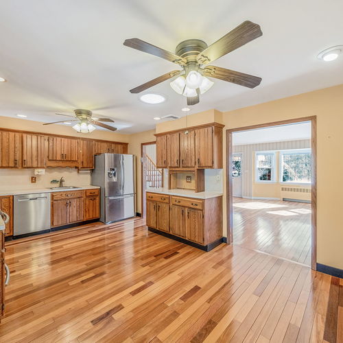 Why Decluttering Your Home Makes Moving Easier!