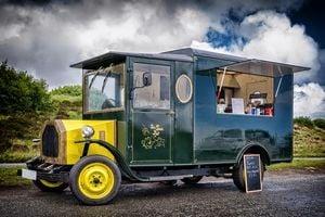 tama66-antique-car-2436018_1280