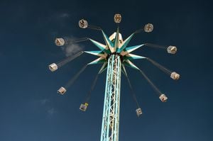 thmilherou-merry-go-round-5188459_1280