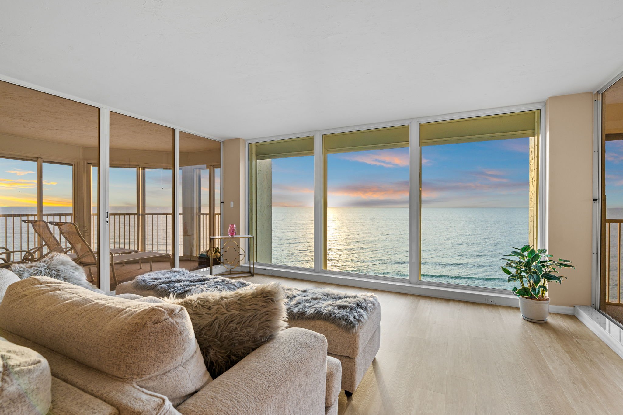 4051 Gulf Shore Blvd N #902 | Living Room