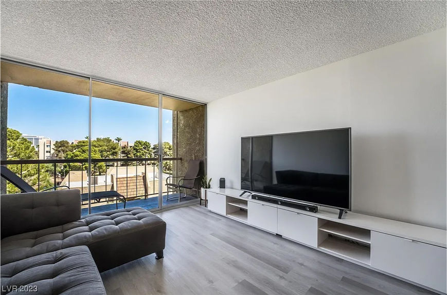 730 S Royal Crest Img 4