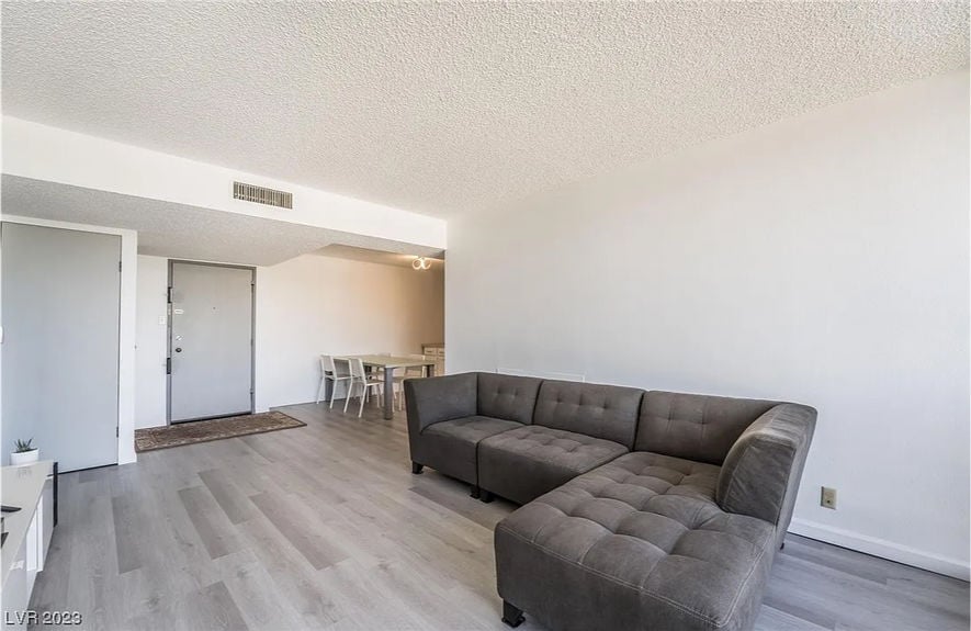 730 S Royal Crest Img 5